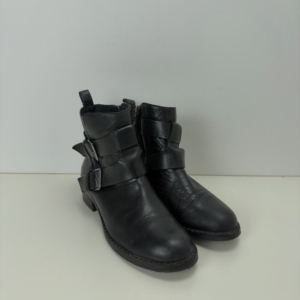 Gentle Souls by Kenneth Cole Moto Bootie 2 Black Leather Size W9